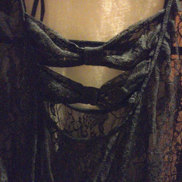 🔥2/$45🔥 NWOT TORRID All lace black top - Picture 3 of 3